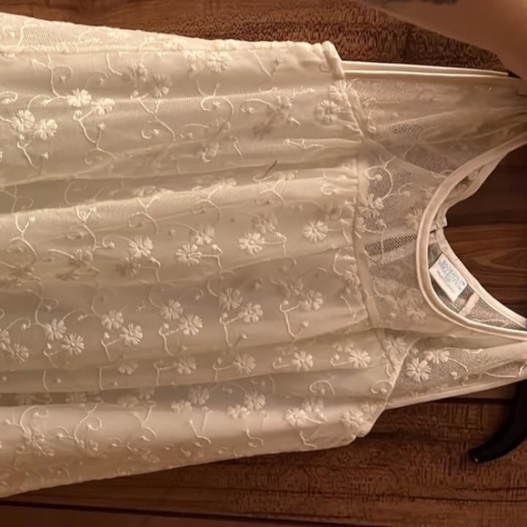 White flowers - Picture 1 of 1